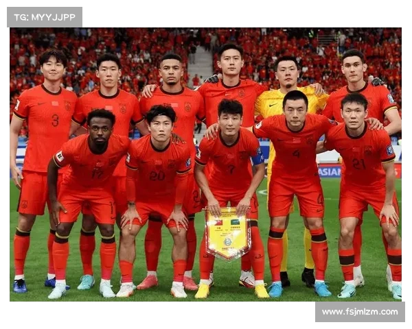 国足抵达雅加达宋凯与球迷亲切合影全员轻松备战生死之战 国足抵达雅加达宋凯与球迷亲切合影全员轻松备战生死之战